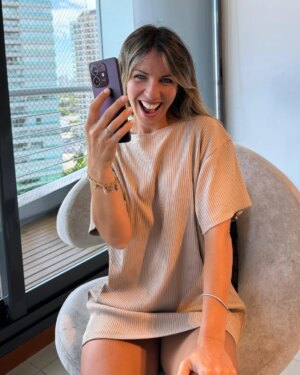 Andy Vila Instagram - Ganador: @noesuarez28 @oppo_uruguay
.
.
.
#LunesDeSorteo con regalazo🎁 un celular OPPO A20!!!

Para Participar:
1️⃣ Seguí a @oppo_uruguay y mi cuenta
2️⃣ Etiquetá a tus amig@s en los comentarios (¡cuantas más etiquetas, más chances!).

✨ Resistencia reforzada contra golpes y caídas (IP54)
☕ Protección contra derrames de líquidos como café o té
🌞 Pantalla ultrabrillante de 1000 nits, perfecta hasta en días de sol
⚡ Carga rápida SUPERVOOC: ¡50% en solo 30 minutos!

⏰ Resultados el próximo lunes. 
¡Mucha suerte! 🍀