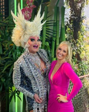 Angela Finger-Erben Instagram - Heute vor drei Wochen war das Dschungelcamp Finale - die Zeit rast ⏳ 

Wir blicken nostalgisch mit einer Recap der ultimativen @angelafingererben Looks aus @ichbineinstar.rtl „Die Stunde danach“ zurück 🐍✨

Von glamourös, pretty in pink bis ikonisch – welcher Look war euer Favorit? 

Styling: @annika.stylist 
H&M: @miss.mulo, @marcel_joel_makeupartist, @mr.ollewa 

#RTLStyle #DieStundeDanach #Dschungelcamp #AngieFingererben #RecapLooks