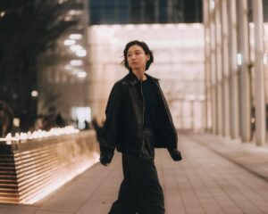 Angela Yuen Instagram - 給大家來一記回憶殺重擊 ‼️❤️‍🔥 
九年問你死未 boom boom ⚠️❕

《#你流淚所以我流淚》 @dearjaneofficial @halftalkyan @jason_wuch 💧