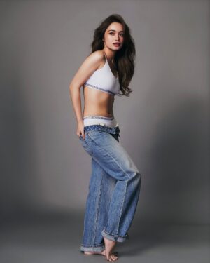 Angelina Cruz Instagram - Outtakes before the big day

See you all at the #BENCHBodyOfWork show on March 21 🖤

📷 @chris.cantos