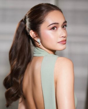 Angelina Cruz Instagram - @gaocdental christmas gala outtakes 👗

-

makeup: @carellgarcia_ 
hair: @hairstyledbymjrone 
styled by: @francischee_ @juanchoxbuendia 
dress: @fatimabeltrancouture 
diamonds: @orochinajewelry 
clutch: @blingandcoph
nails: @extraordinail
skin: @cathyvalenciaskinclinic