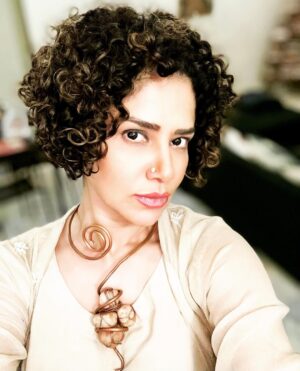 Angeline Malik Instagram - Wearing @d2wjewellery #angelinesdare2wear #copper #jewellery #arttowear