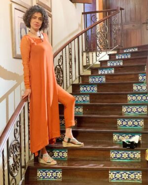 Angeline Malik Instagram - Another day at shoot…. #orangeisthenewblack #autumn