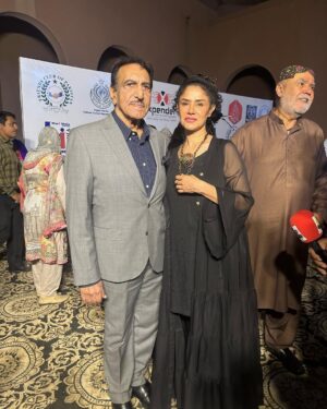Angeline Malik Instagram - Thank you for the Inspirational Women’s leadership award and the honor to be given the award by #mustafaqureshi #maulajatt  #national #women #leadership #ceremony #womensday #friendsclubofpakistan #womensupportingwomen #angelinemalik