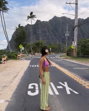 Angie Costa Instagram - La’i lua ke kai.
Aloha 🌺