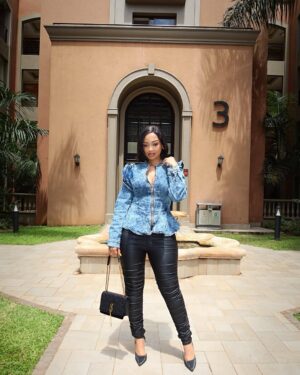 Anita Fabiola Instagram - Earlier today… Wearing @fashionnova ‘denim queen peplum jacket’