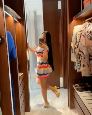 Anita Fabiola Instagram - Dumpy dump! The last slide is just too real 💦don’t laugh (Dubai heat will humble you🤯)What’s your favorite slide ?