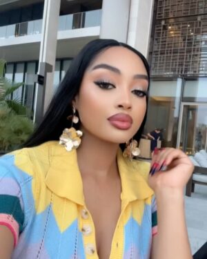 Anita Fabiola Instagram - Dumpy dump! The last slide is just too real 💦don’t laugh (Dubai heat will humble you🤯)What’s your favorite slide ?