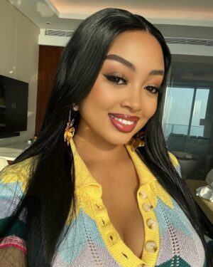 Anita Fabiola Instagram - Dumpy dump! The last slide is just too real 💦don’t laugh (Dubai heat will humble you🤯)What’s your favorite slide ?
