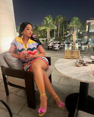Anita Fabiola Instagram - Dumpy dump! The last slide is just too real 💦don’t laugh (Dubai heat will humble you🤯)What’s your favorite slide ?