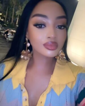 Anita Fabiola Instagram - Dumpy dump! The last slide is just too real 💦don’t laugh (Dubai heat will humble you🤯)What’s your favorite slide ?