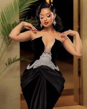 Anita Fabiola Instagram - Miss Fabulous at 30 🌟 Happy birthday to me. 

Dress @hers_uganda 
MUA @glam_bykeith 
Hair @mbajja_sean 
📸 @daville_256 
Accessories @thesnstore 
Fabrics @eden.fabrics 
Cosmetics @fabiolabeauty.shopug
