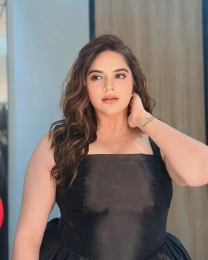 Anjali Anand Instagram - … some stories deserve to be a post✨

Wearing @gauriandnainika 
Styled by @shaleenanathani 
Style team @samridhi_.jain 
Hair @pinkyroy9467 
Makeup @sonu_bebo