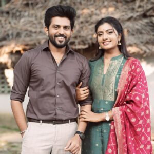 Anjana Srinivas Instagram - Surya & Durga 😇 
#maari Mon-Sat 6pm #zeetamil 🫰🏼

#actor #zeetamilserial #zee #artist #serial #television #photooftheday #photogram #sugesh #anjana #peace #life #fashiongram