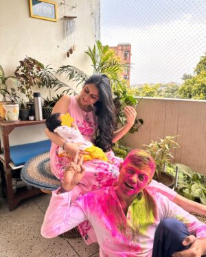 Ankita Sahigal Instagram - हमारी “एका” (EKAA) की पहली होली 🎀🧿✨

.
.
#tamki #happyholi #holi #🧿