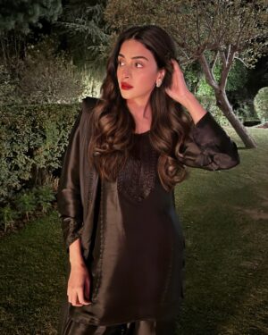 Anmol Baloch Instagram - 🌙

See you all at 8pm
#iqtidar

@erumjamalofficial 
@anilamurtaza