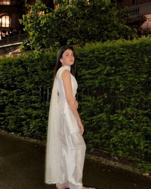Anmol Baloch Instagram - New Year✨

PS:Me and my never ending love for white shalwar kameez🤍🙈