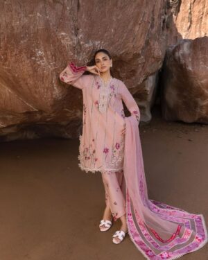 Anmol Baloch Instagram - Crimson Lawn’s latest collection.🌊🦚Inspired by timeless artistry and reimagined for the modern woman, these designs are crafted to make every moment feel like a statement. Because lawn should be as bold, beautiful, and effortless as you. #crimsonlawn2025 

@crimsonpakistan 
@tauseefahmed.official