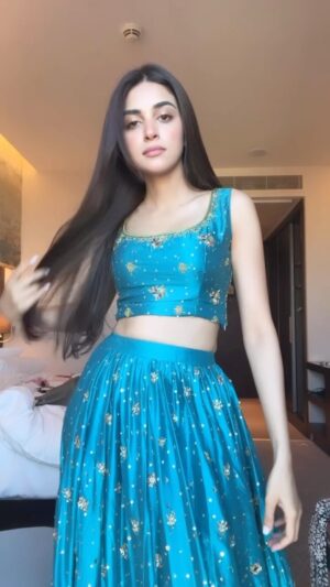 Anmol Baloch Instagram - Obsessed with this fit 🤌🏻

Only @syedaamiraa can create this magical lehnga 🥹🤍
Styled by my favourite panda I mean 
@anilamurtaza ♥️🤪