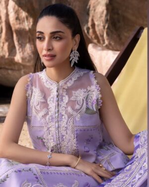 Anmol Baloch Instagram - Crimson Lawn’s latest collection.🌊🦚Inspired by timeless artistry and reimagined for the modern woman, these designs are crafted to make every moment feel like a statement. Because lawn should be as bold, beautiful, and effortless as you. #crimsonlawn2025 

@crimsonpakistan 
@tauseefahmed.official