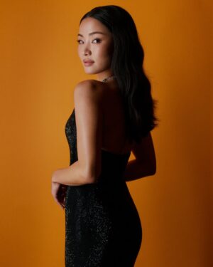 Anna Sawai Instagram - A little late but Vanity Fair🖤
Styled by @karlawelchstylist @viviennewestwood @cartier
Hair by @anhcotran 
Makeup by @aki__makeup 
Photos by @christianhogstedt 
Video by @cartier