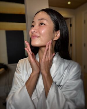 Anna Sawai Instagram - Love @tatcha products!
Thank you for helping prep my skin for Vanity Fair💜
#TatchaPartner