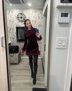 Anneliese Judge Instagram - did somebody say mirror selfie ?