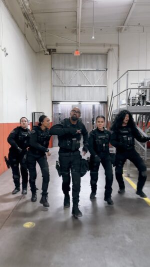 Annie Ilonzeh Instagram - Them other shows #theynotlikeus … you know what to do #swatfam, tune in tomorrow for an ALL NEW @swatcbs with Hondo and his back up baddies 💃🏾💃🏽🕺🏽💃🏻💃🏻
