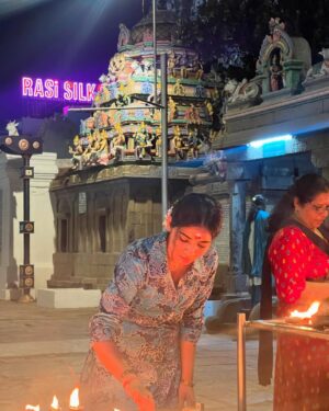 Anshita Akbarsha Instagram - “OM NAMAH SHIVAYA” ✨🤍🧿🕉️
#beblessed #shiva #kabaliswarartemple