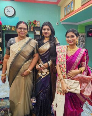 Antara Naina Roy Majumder Instagram - একটা বিয়ের ভোজ খেতে এত স্ট্রাগল হলে বিয়ে করতে কেমন চাপ হয় ভাবছি!😅 
যারা এই সিজনে বিয়ে করলে তাদের কেমন অভিজ্ঞতা শুনি 🫠