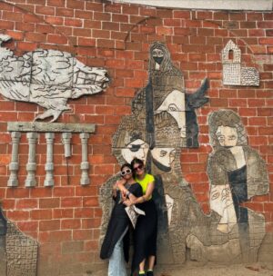 Antara Naina Roy Majumder Instagram - @yourbongguy তোমার Group Tour ভিডিওটা দেখে গত বছররের ট্রিপের কথা খুব মনে পড়ছিল ! একদম অচেনা সব মানুষেরা বিদেশ বিভুঁয়ে গিয়েও কেমন বন্ধু হয়ে যায়.. পরিবার হয়ে ওঠে.. ভরসার জায়গা হয়ে ওঠে তা কিন্তু তুমি বলোনি! 
দুদিন আগেও যাদের কে চিনতাম না তাদের সাথে এভাবে মন খুলে হাসা যায় , বাঁচা যায় ..একে অপরকে এভাবে আদর যত্নে আগলে রাখা যায় তা এই ট্যুরে না গেলে কখনোই বুঝতে পারতাম না..আবার হয়তো একসাথে কোথাও যাবো আমরা তবে জীবনের প্রথম এরকম গ্রুপ ট‍্যুরের অভিজ্ঞতা চিরকাল মনের ভেতর জ্বলজ্বল করবে .. 
missing you guys ❤️ let’s make a serious plan now🤞🥺
Cuba vlog এ হয়তো সবার সাথে এই বন্ধুদের নতুন ভাবে পরিচয় হবে..কিন্তু cuba vlog কবে আসবে আমি এখনো জানি না 🙃
শুধু জানি যে প্রথম ছবিটা জাস্ট পোজ 🚭
Cause you know C for Cuba-Car-Cigar 🇨🇺