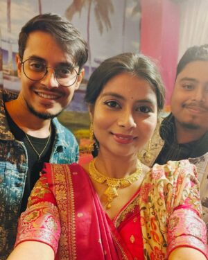 Antara Naina Roy Majumder Instagram - একটা বিয়ের ভোজ খেতে এত স্ট্রাগল হলে বিয়ে করতে কেমন চাপ হয় ভাবছি!😅 
যারা এই সিজনে বিয়ে করলে তাদের কেমন অভিজ্ঞতা শুনি 🫠