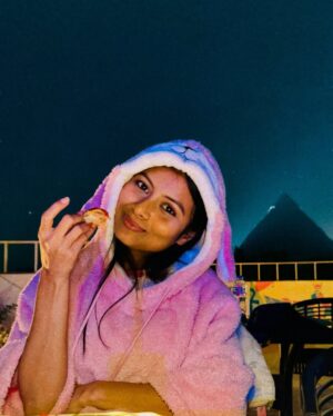 Antara Naina Roy Majumder Instagram - 🪷 Dreamy Date night with my Billa Boy ✨ in front of The Great Pyramids of Giza [ ⚰️The royal tombs of Khufu, Khafre, Menkaure ]
Really don’t know how to explain my feelings rn! All I can say, ‘The Best day of my Life’ 🥺❤️
লিখতে গিয়ে চোখে জল চলে আসছে বস্! 
Thankful to the universe..Thankful to @yourbongguy @important_idiot 🙏🏼 তোরা জীবনে আছিস বলে এত শান্তিতে নিজের স্বপ্ন পূরণ করছি 🌻🥰

তোমাদেরও কি আমার মত পিরামিড দেখতে বা তার গল্প শুনতে ভালো লাগে?