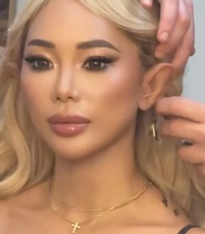 Anthia Mo Instagram - My acting debut with @sonypictures and @nationallampoon ✨

Watch it on YouTube “All I Stole For Christmas” 🤶