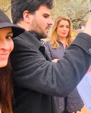 Antigone Kouloukakos Instagram - #mood Ιουλία & ΑΘηνά #gitiselias @megatvcom 🎬

Ελαιώνες #behindthescenes 

#antigonekouloukakos
#iouliavrettakou
#angelagerekou 
#athinanomikou 
#tomegatokalo
#tvseries
#season4