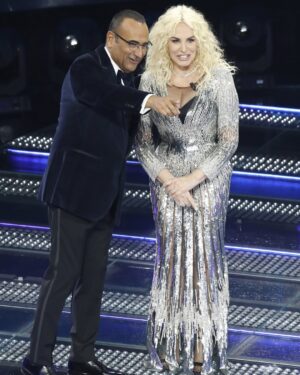 Antonella Clerici Instagram - Grazie di cuore a tutti! ❤️✨ @carloconti.tv @gerryscotti #Sanremo2025 @sanremorai