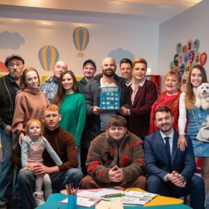 Antonina Khyzhniak Instagram - Ці сусіди за кадром дуже милі люди 🥰😄
🎬 «Збори ОСББ»