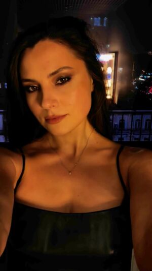 Antonina Khyzhniak Instagram - Гала премʼєра фільму «Коли ти вийдеш заміж» в Києві 🥹🎬
Незабутні враження і честь запросити свою сімʼю на фільм за своєї участі 🥰 Це хочеться залишити на памʼять 🫶🏻

P.S.Дякуємо наші дорогі глядачі за ваші перші відгуки, ми продовжуємо міні-тур Україною, тому в очікуванні майбутніх зустрічей і обіймів 🥰💋

@whenwillyoumarry.movie #колитивийдешзаміж #фільмукраїнською #акториукраїни