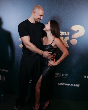 Antonina Khyzhniak Instagram - Вчора запремʼєрили наше кіно «Коли ти вийдеш заміж»! Дякуємо усім, хто доєднався 🫠
На днях ми зі знімальною групою та акторами будемо у твоєму місті : 

23.01 - КИЇВ премʼєра в Планеті Кіно 18:30
24.01 - Одеса (Cinema City) - захід в кінотеатрі 18:00
25.01 - Вінниця (Cinema City) 15:00, Хмельницький (Woodmall Cinema) 19:00
26.01 - Тернопіль 15:00, Івано-Франківськ (Космос) 18:00
27.01 - Львів 19:00
28.01 - Рівне 18:00