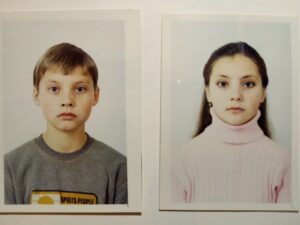 Antonina Khyzhniak Instagram - Вгадаєте по скільки нам тут років?) 

Даю підказку, я старша на 1,5 роки😄
Хто перший напише правильний варіант — закріплю в коментах 😎

#фото #братісестра #brothersisterlove #family