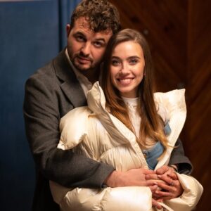 Antonina Khyzhniak Instagram - Ці сусіди за кадром дуже милі люди 🥰😄
🎬 «Збори ОСББ»