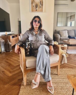Anu Ranjan Instagram - Somewhere or the other a little grey 🩶