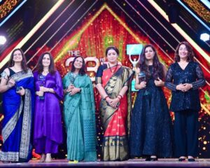 Anu Ranjan Instagram - Head Honchos -The highest ranking Women in the Entertainment Industry being felicitated at The 23rd ITA Awards by Respected Smriti Irani Jee- who is the inspiration for women who look to serve the people by participating in governance and decision making roles💝💝