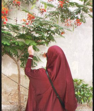 Anum Fayyaz Instagram - Sometimes “ ALLAH “ breaks your heart to save your soul 🥀
-
#sunday #vibes #onlytrustallahswt👆🙏