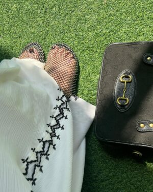 Anum Fayyaz Instagram - Morning sun, Monday , began !
Wearing this beautiful abaya by @haya.by.sf 🌷
-
#mondaymood #sunnyday #abayagirl