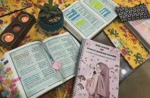 Anum Fayyaz Instagram - Taking a class with you is a blessing 💕
You’re not just my friend you’re my sister my family ❤️
Daily Quran class by @arrahmanarraheemnetwork and @babar_r.chaudhry_official sir 💕
Alhumdulilah for this love and system 💖
#quranclassesonline 
#withmybestie 
#alhumdulilahblessed💜