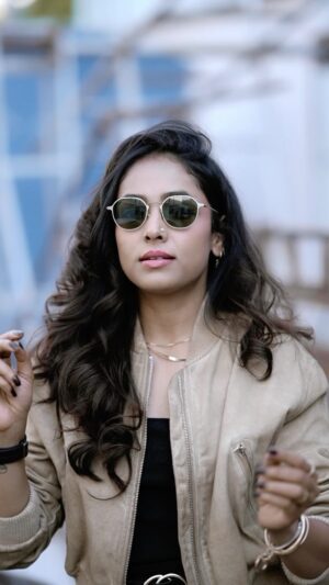 Anupama Gowda Instagram - 🖤🔥

Makeup: @suryamakeover_23 
Hairstyle: @makeoverwith_vandana 

Video credits : @one8_pics 
@cinematic_by_manoj
