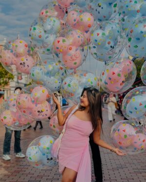 Anusha Rai Instagram - Disney land 🩵🩷
I love to be a kid babe 🌸
M not a party Gal
I enjoy more in this cute little things 🍬
.
.
Pc : @iampriyankaathimmesh 🌸😘
#anusharai #hongkong #disneylandhongkong #disneyland #girlstrip #girlstravel #china #sandalwood #pink #pinky #pinknails #kannada