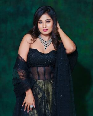 Anusha Rai Instagram - Try to be a Rainbow in someone’s cloud 🌈 
Pc : @arunkummar_portraits 
Styled by : @lepananagarajdesign 
Assist by : @aishwarya_25_offical 
Mua: @shubha_artistry 
Hair : @hair_by_poojashetty_ 
Jewels : @rentingstoli 
.
.
#anusharai #biggbossgrandfinale #biggboss #bbk11 #happiness #sandalwood #actress #cuteness #bliss #blacklove