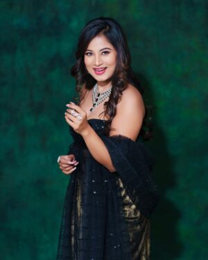 Anusha Rai Instagram - Try to be a Rainbow in someone’s cloud 🌈 
Pc : @arunkummar_portraits 
Styled by : @lepananagarajdesign 
Assist by : @aishwarya_25_offical 
Mua: @shubha_artistry 
Hair : @hair_by_poojashetty_ 
Jewels : @rentingstoli 
.
.
#anusharai #biggbossgrandfinale #biggboss #bbk11 #happiness #sandalwood #actress #cuteness #bliss #blacklove